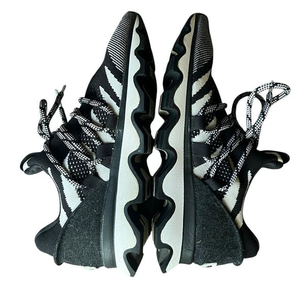 Sorel Kinetic Lace Sneaker Patterned Black White Knit Womens 8 - Picture 5 of 7